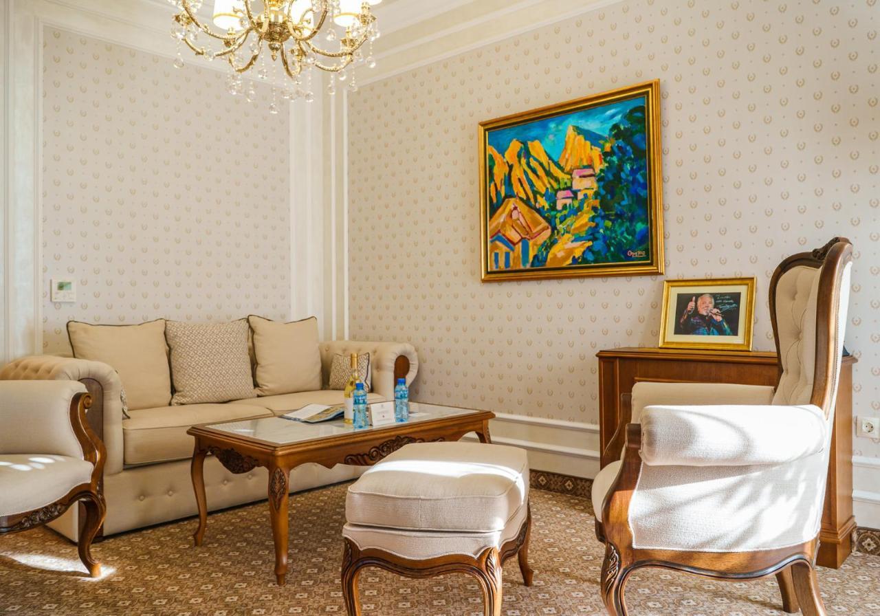 Residence City Garden - Certificate Of Excellence Top 10 Best Five-Stars City Hotels For 2024 Awarded By Htif Plovdiv Buitenkant foto