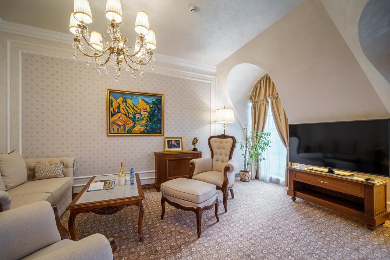 Residence City Garden - Certificate Of Excellence Top 10 Best Five-Stars City Hotels For 2024 Awarded By Htif Plovdiv Buitenkant foto