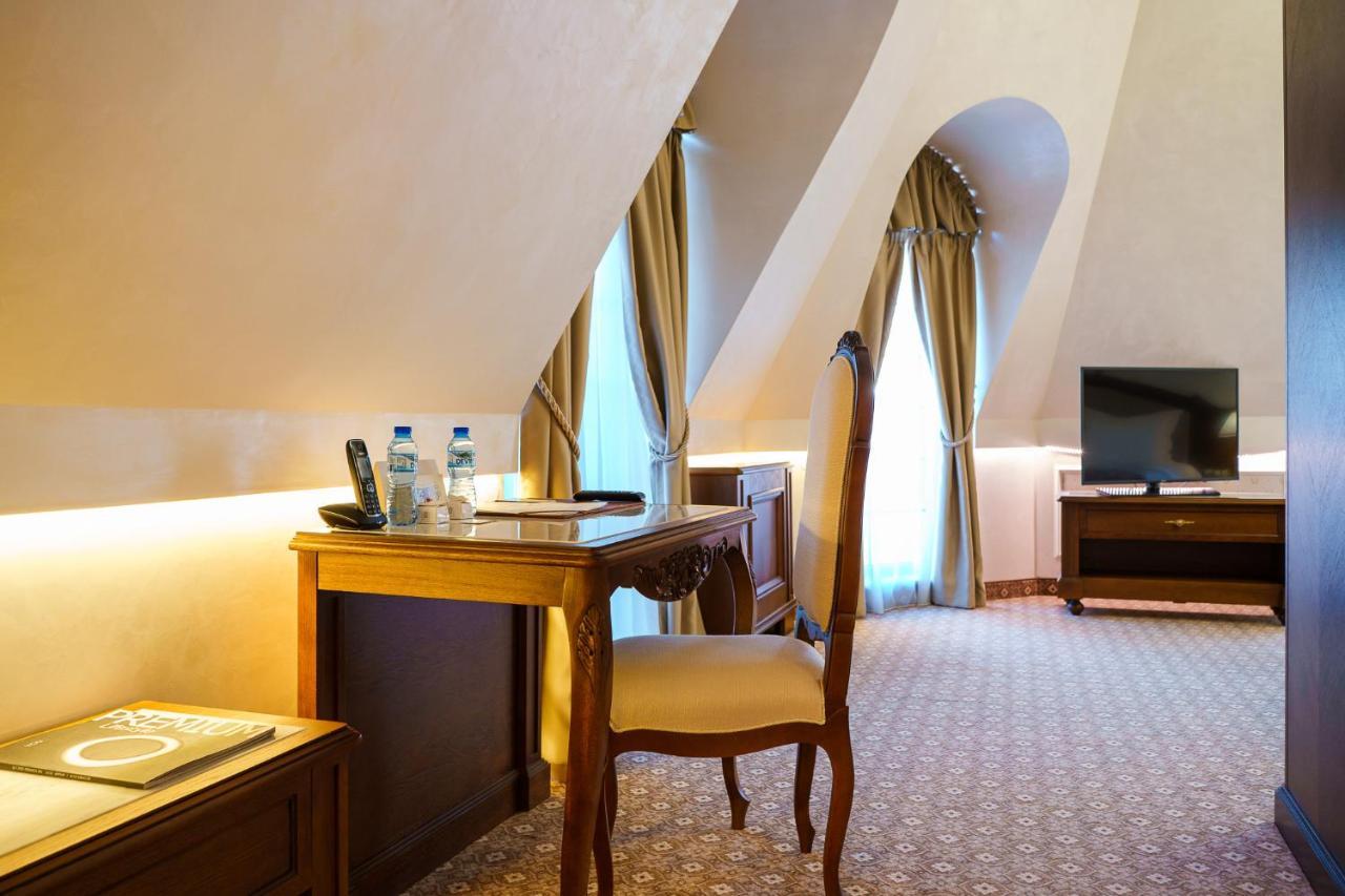 Residence City Garden - Certificate Of Excellence Top 10 Best Five-Stars City Hotels For 2024 Awarded By Htif Plovdiv Buitenkant foto