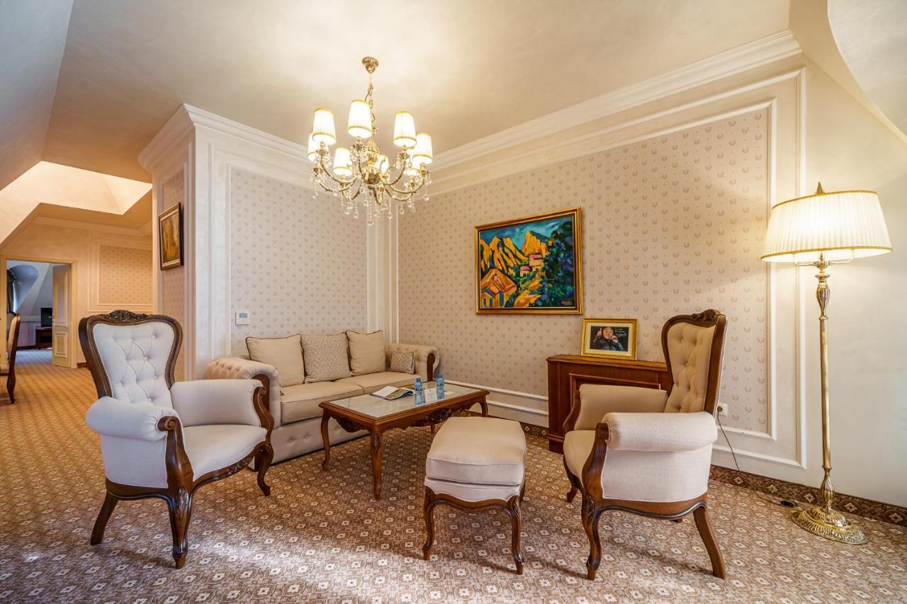 Residence City Garden - Certificate Of Excellence Top 10 Best Five-Stars City Hotels For 2024 Awarded By Htif Plovdiv Buitenkant foto
