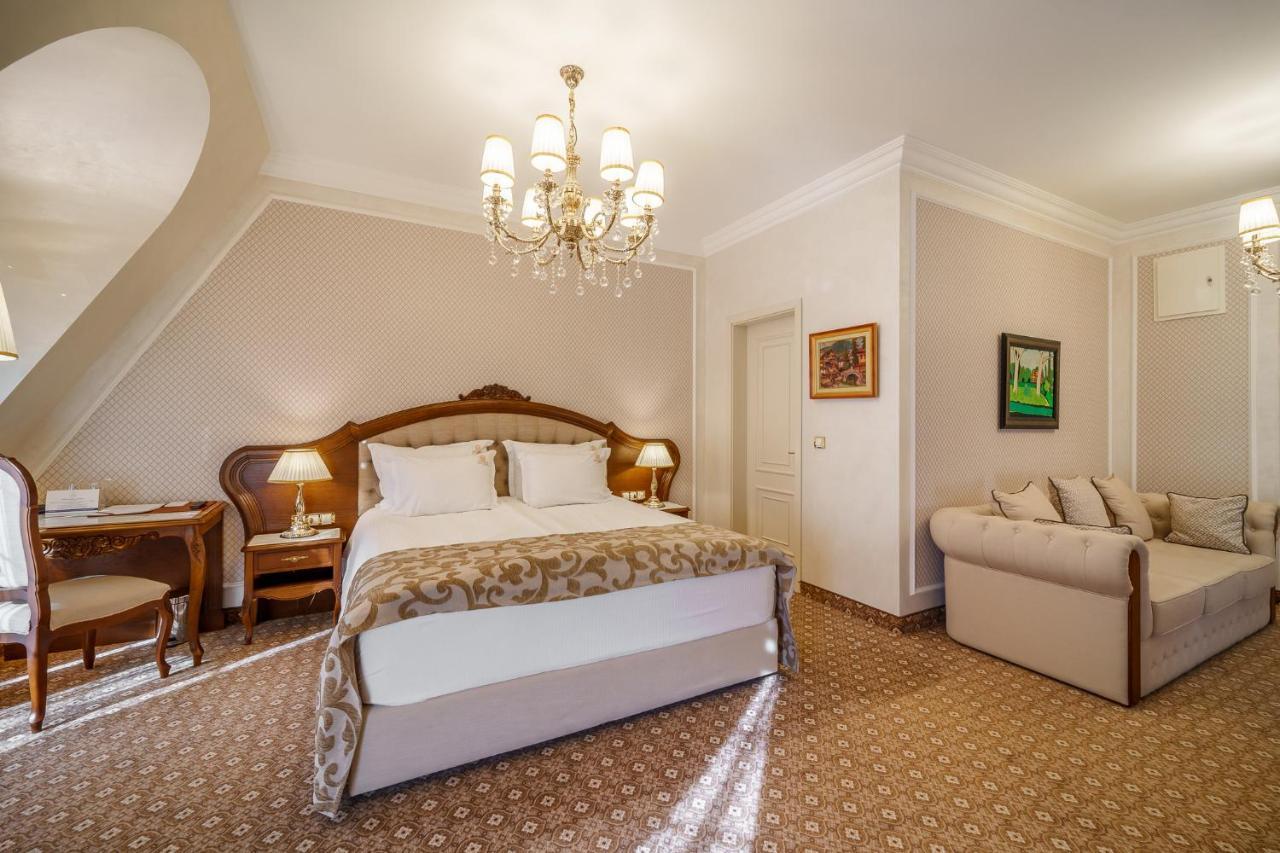 Residence City Garden - Certificate Of Excellence Top 10 Best Five-Stars City Hotels For 2024 Awarded By Htif Plovdiv Buitenkant foto