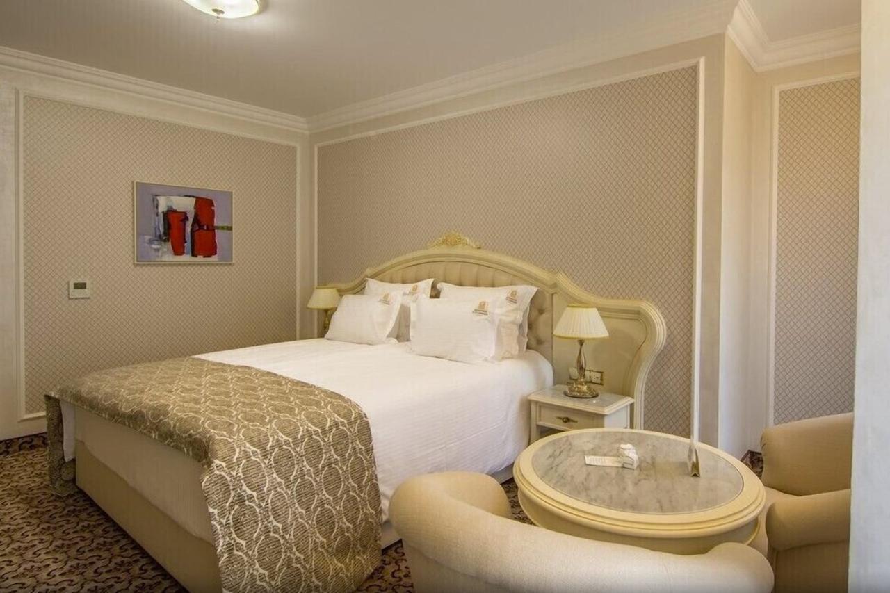 Residence City Garden - Certificate Of Excellence Top 10 Best Five-Stars City Hotels For 2024 Awarded By Htif Plovdiv Buitenkant foto