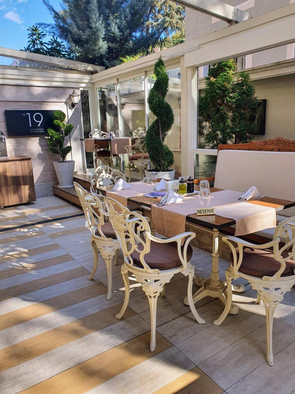 Residence City Garden - Certificate Of Excellence Top 10 Best Five-Stars City Hotels For 2024 Awarded By Htif Plovdiv Buitenkant foto