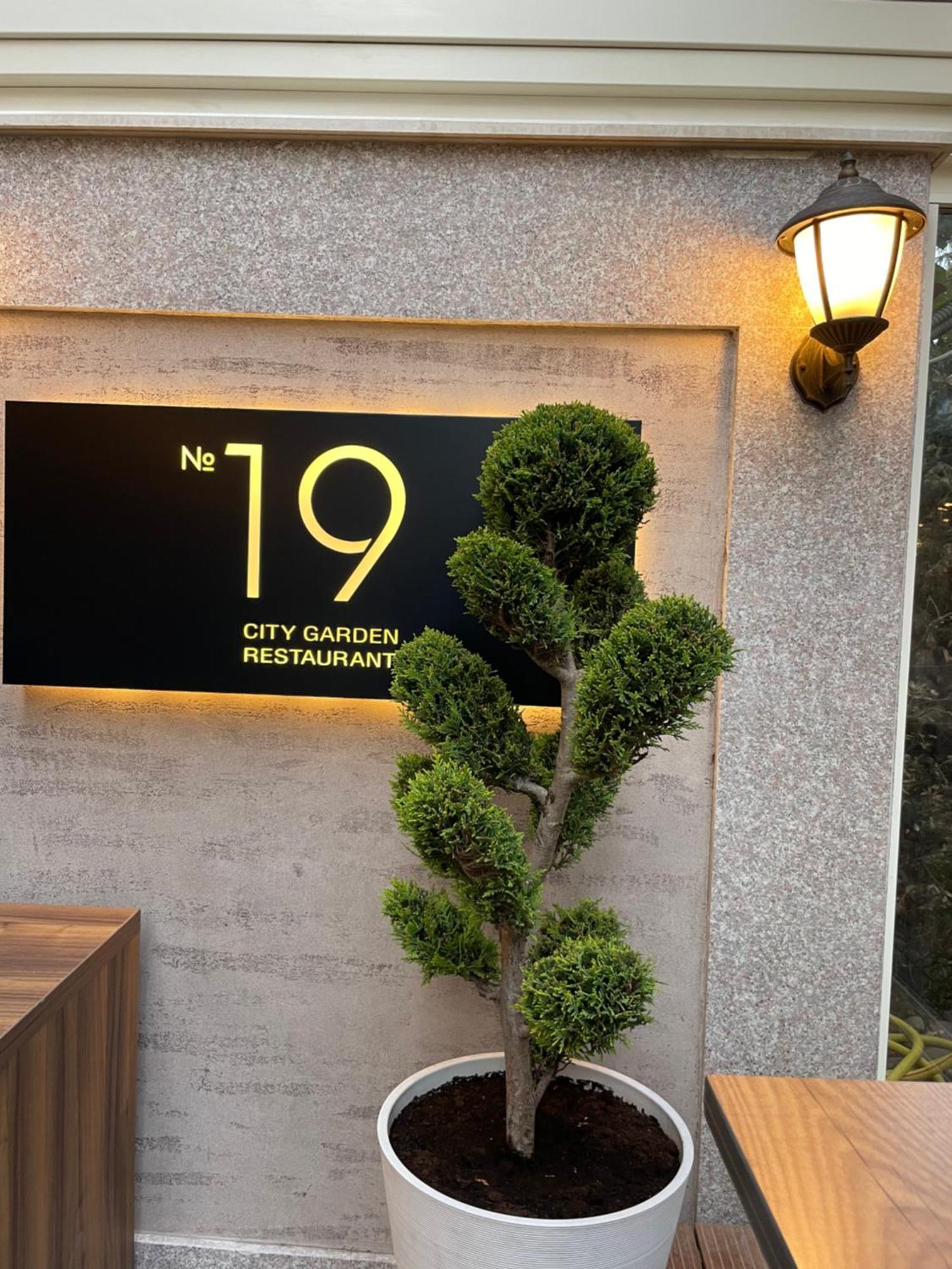 Residence City Garden - Certificate Of Excellence Top 10 Best Five-Stars City Hotels For 2024 Awarded By Htif Plovdiv Buitenkant foto