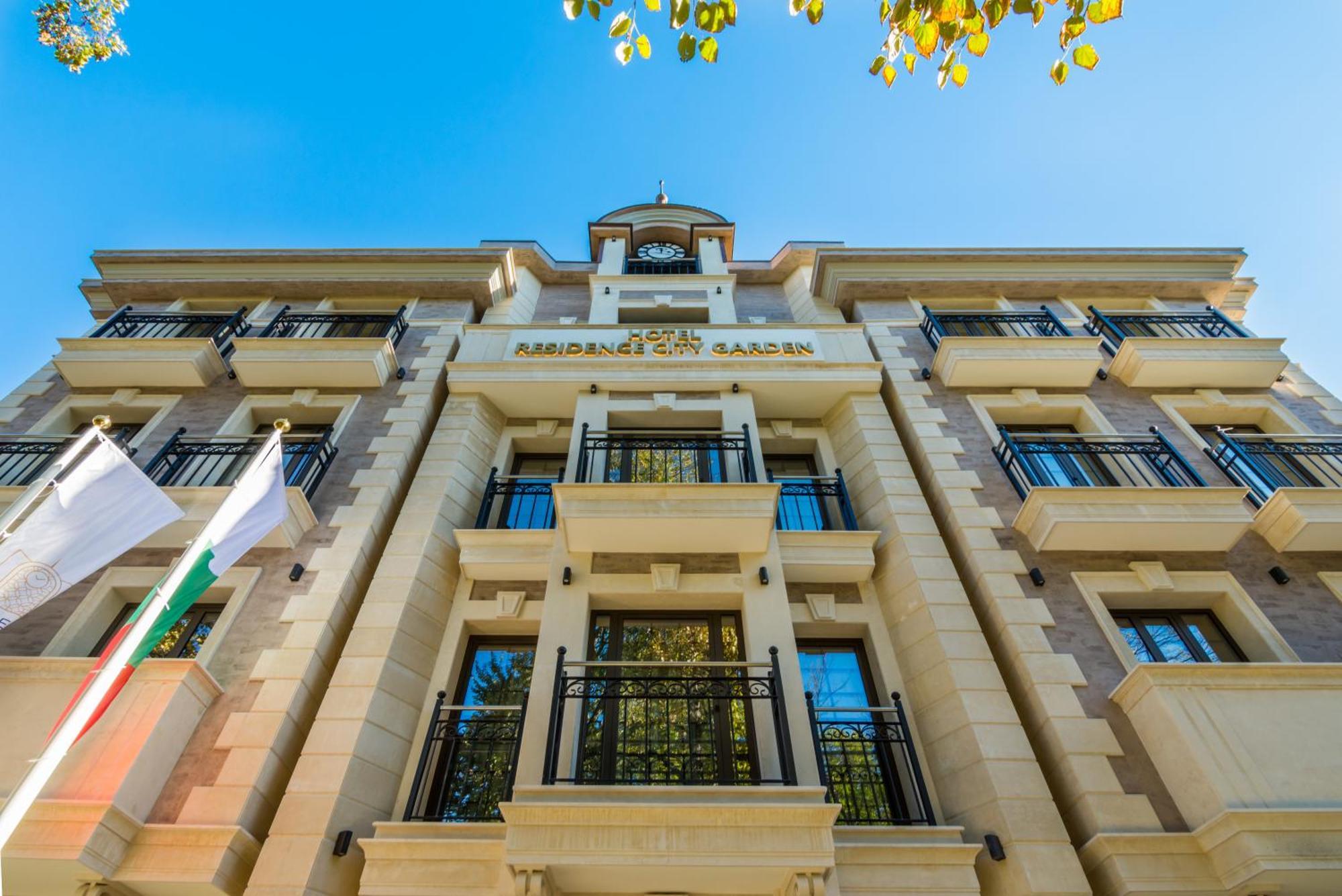 Residence City Garden - Certificate Of Excellence Top 10 Best Five-Stars City Hotels For 2024 Awarded By Htif Plovdiv Buitenkant foto